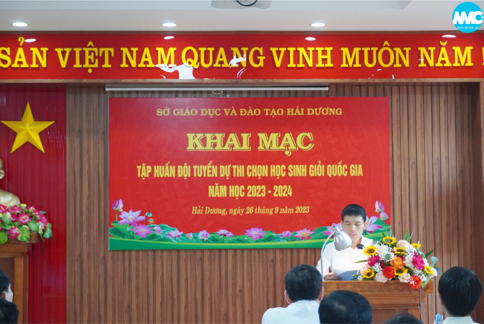 Nhấn để phóng to